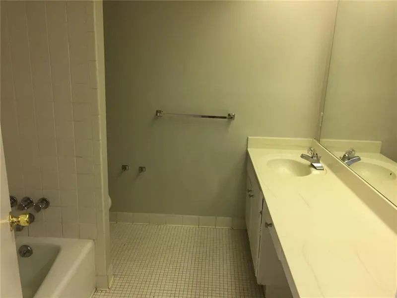 6851 Roswell Road Unit H13, Sandy Springs, Georgia 30328, 3 Bedrooms Bedrooms, ,2 BathroomsBathrooms,Residential,Sold,6851 Roswell Road Unit H13,6087764