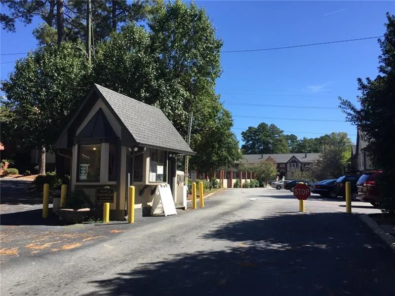 6851 Roswell Road Unit H13, Sandy Springs, Georgia 30328, 3 Bedrooms Bedrooms, ,2 BathroomsBathrooms,Residential,Sold,6851 Roswell Road Unit H13,6087764