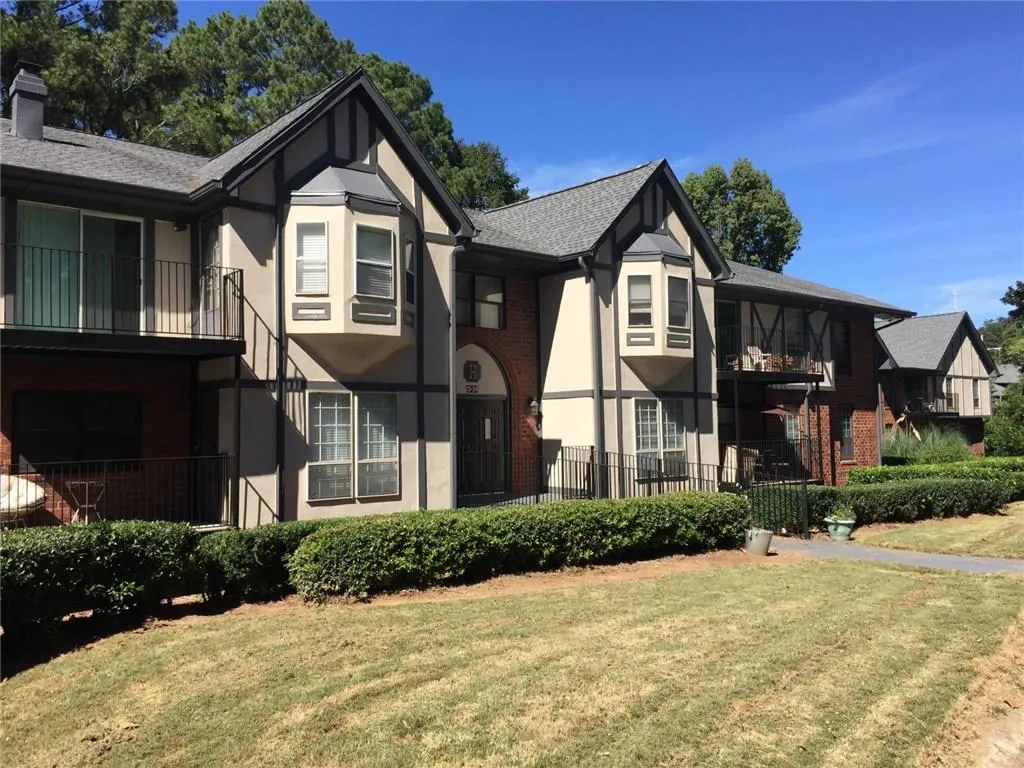 6851 Roswell Road Unit H13, Sandy Springs, Georgia 30328, 3 Bedrooms Bedrooms, ,2 BathroomsBathrooms,Residential,Sold,6851 Roswell Road Unit H13,6087764