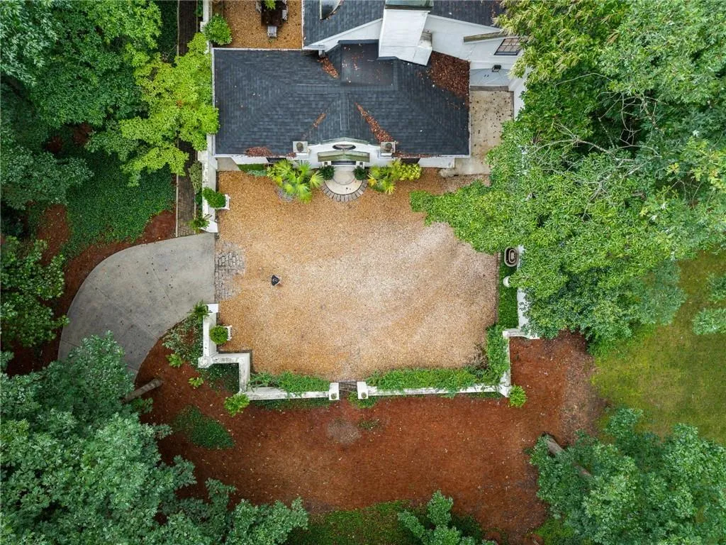 2760 Northside Drive Nw, Atlanta, Georgia 30305, 4 Bedrooms Bedrooms, 0 ,3 BathroomsBathrooms,Residential,For Sale,2760 Northside Drive Nw,7804771