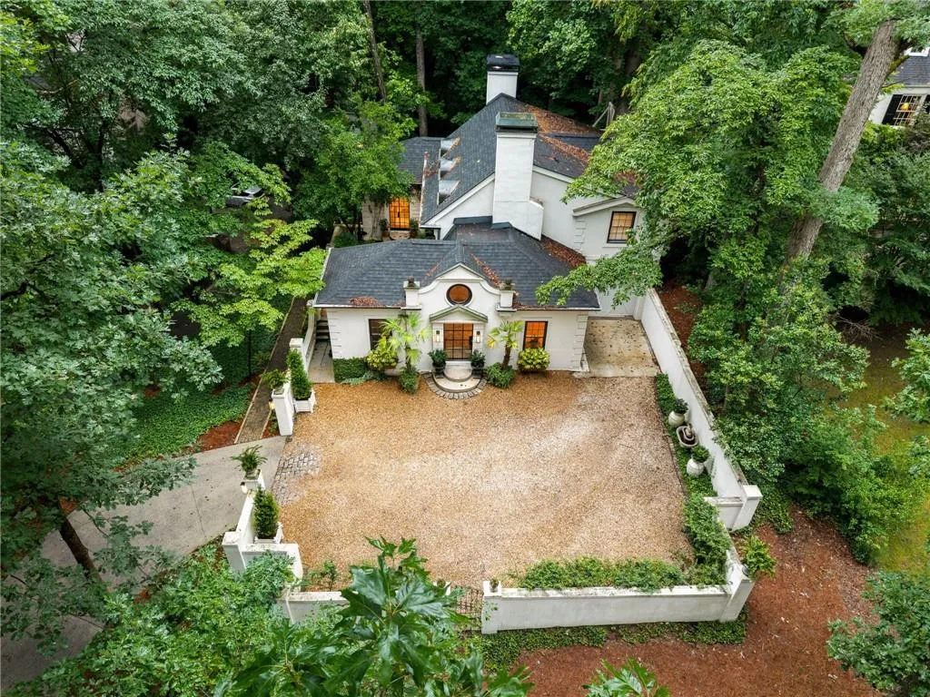 2760 Northside Drive Nw, Atlanta, Georgia 30305, 4 Bedrooms Bedrooms, 0 ,3 BathroomsBathrooms,Residential,For Sale,2760 Northside Drive Nw,7804771