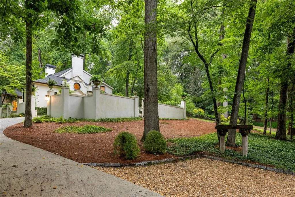 2760 Northside Drive Nw, Atlanta, Georgia 30305, 4 Bedrooms Bedrooms, 0 ,3 BathroomsBathrooms,Residential,For Sale,2760 Northside Drive Nw,7804771
