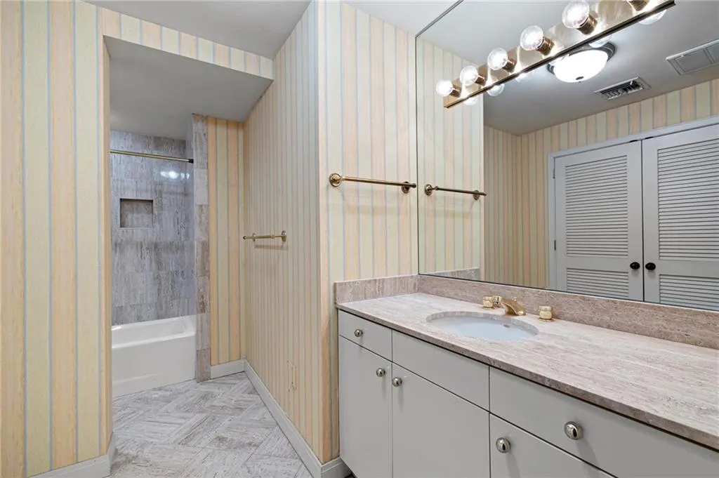 145 15th Street NE Unit 1424, Atlanta, Georgia 30309, 2 Bedrooms Bedrooms, ,2 BathroomsBathrooms,Residential,For Sale,145 15th Street NE Unit 1424,7303804