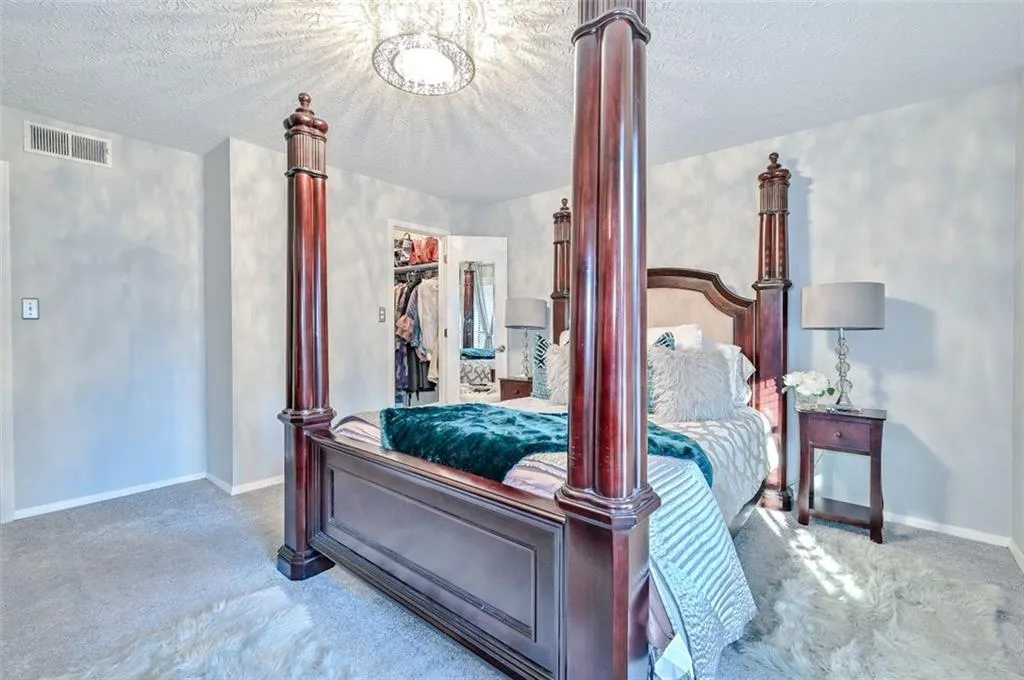 301 River Run Drive, Atlanta, Georgia 30305, 2 Bedrooms Bedrooms, ,1 BathroomBathrooms,Residential,Sold,301 River Run Drive,6972646