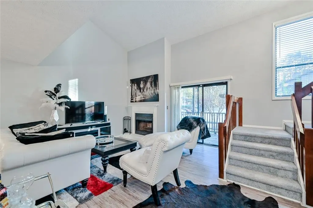 301 River Run Drive, Atlanta, Georgia 30305, 2 Bedrooms Bedrooms, ,1 BathroomBathrooms,Residential,Sold,301 River Run Drive,6972646