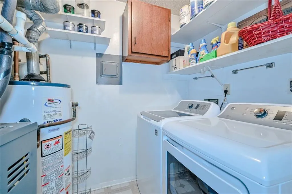 301 River Run Drive, Atlanta, Georgia 30305, 2 Bedrooms Bedrooms, ,1 BathroomBathrooms,Residential,Sold,301 River Run Drive,6972646