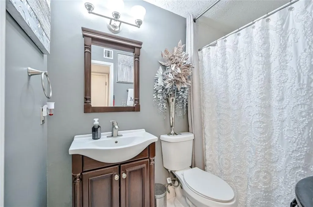 301 River Run Drive, Atlanta, Georgia 30305, 2 Bedrooms Bedrooms, ,1 BathroomBathrooms,Residential,Sold,301 River Run Drive,6972646