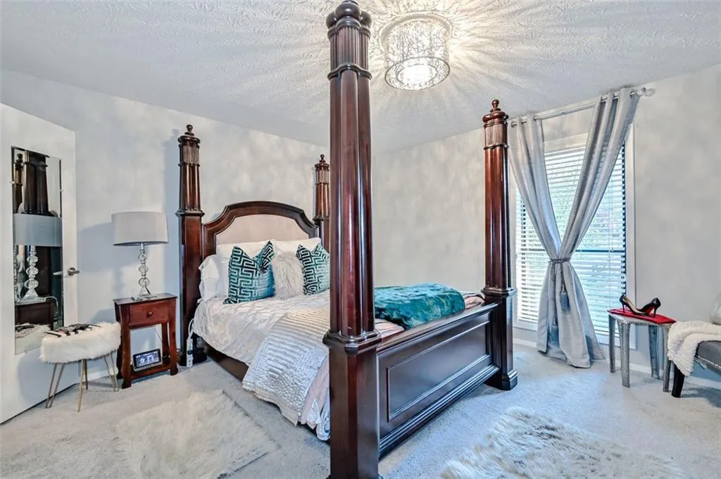 301 River Run Drive, Atlanta, Georgia 30305, 2 Bedrooms Bedrooms, ,1 BathroomBathrooms,Residential,Sold,301 River Run Drive,6972646