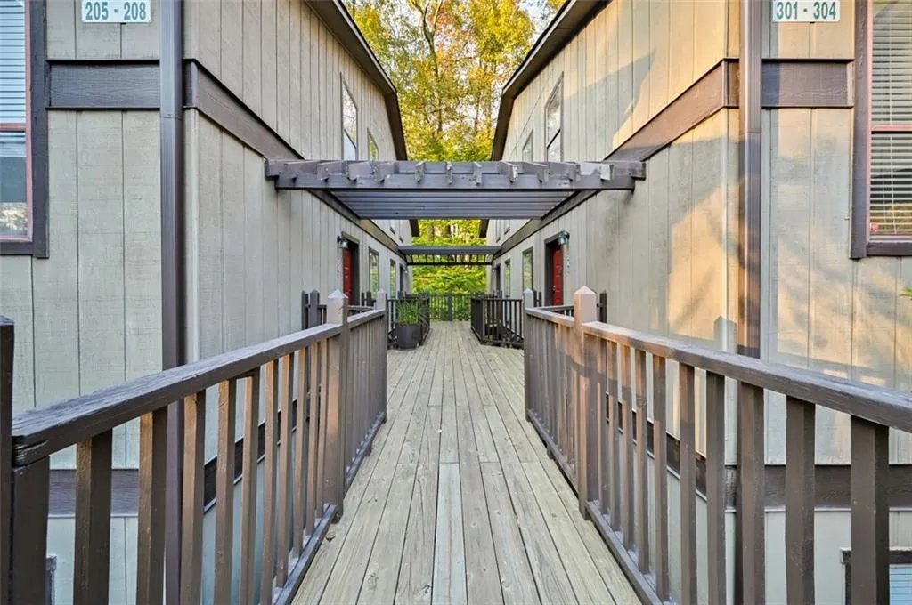 301 River Run Drive, Atlanta, Georgia 30305, 2 Bedrooms Bedrooms, ,1 BathroomBathrooms,Residential,Sold,301 River Run Drive,6972646