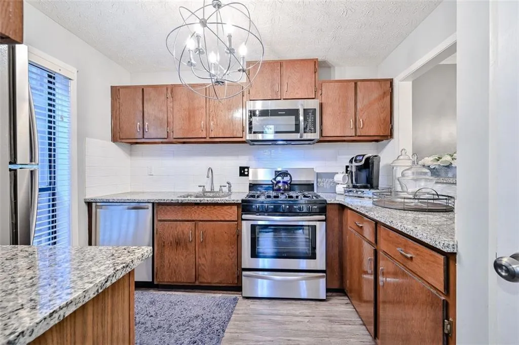 301 River Run Drive, Atlanta, Georgia 30305, 2 Bedrooms Bedrooms, ,1 BathroomBathrooms,Residential,Sold,301 River Run Drive,6972646