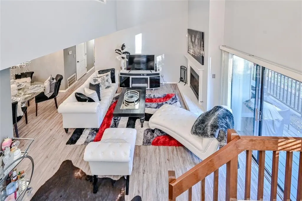 301 River Run Drive, Atlanta, Georgia 30305, 2 Bedrooms Bedrooms, ,1 BathroomBathrooms,Residential,Sold,301 River Run Drive,6972646