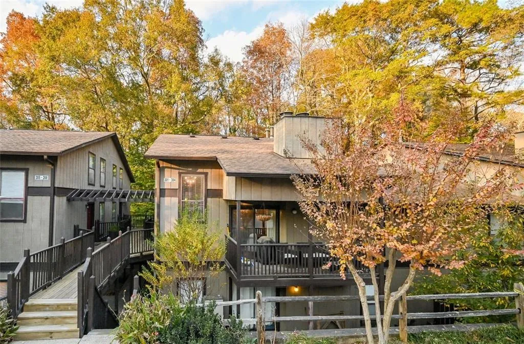 301 River Run Drive, Atlanta, Georgia 30305, 2 Bedrooms Bedrooms, ,1 BathroomBathrooms,Residential,Sold,301 River Run Drive,6972646