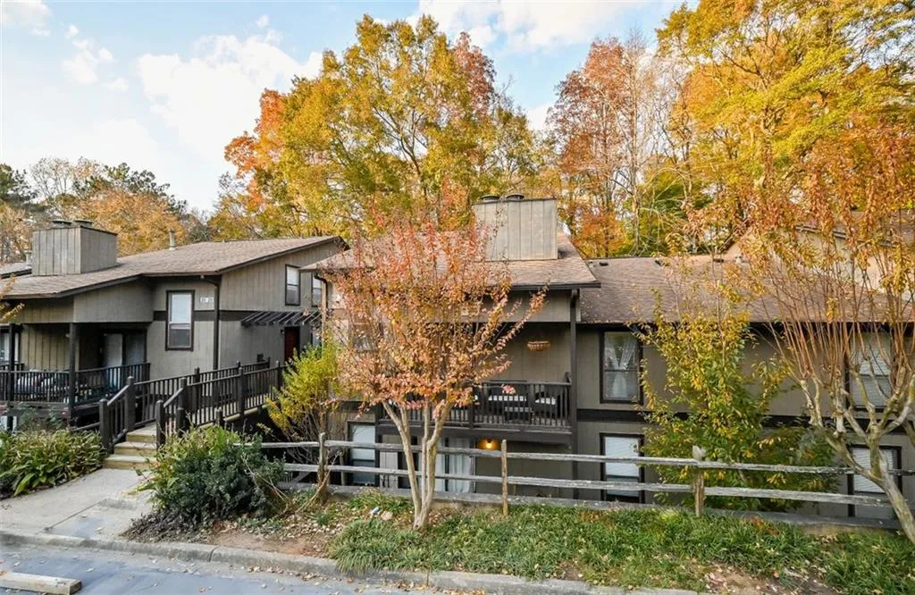 301 River Run Drive, Atlanta, Georgia 30305, 2 Bedrooms Bedrooms, ,1 BathroomBathrooms,Residential,Sold,301 River Run Drive,6972646