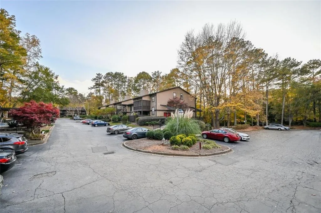 301 River Run Drive, Atlanta, Georgia 30305, 2 Bedrooms Bedrooms, ,1 BathroomBathrooms,Residential,Sold,301 River Run Drive,6972646