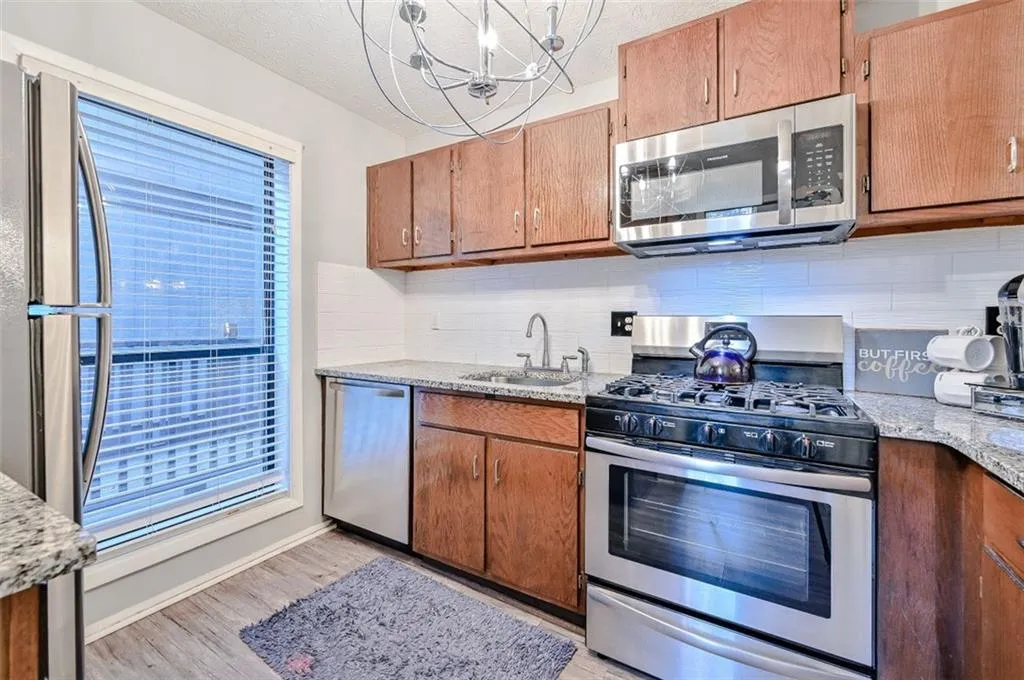 301 River Run Drive, Atlanta, Georgia 30305, 2 Bedrooms Bedrooms, ,1 BathroomBathrooms,Residential,Sold,301 River Run Drive,6972646