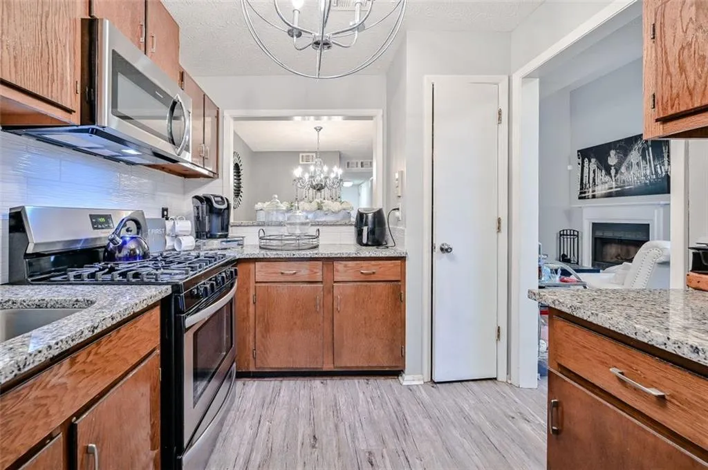 301 River Run Drive, Atlanta, Georgia 30305, 2 Bedrooms Bedrooms, ,1 BathroomBathrooms,Residential,Sold,301 River Run Drive,6972646