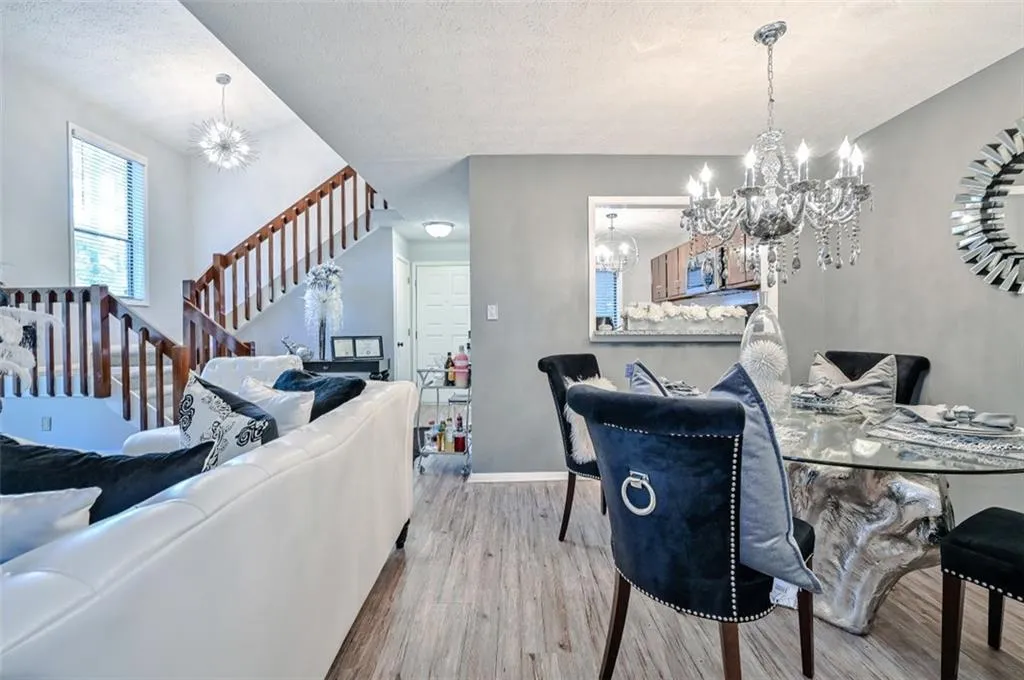 301 River Run Drive, Atlanta, Georgia 30305, 2 Bedrooms Bedrooms, ,1 BathroomBathrooms,Residential,Sold,301 River Run Drive,6972646