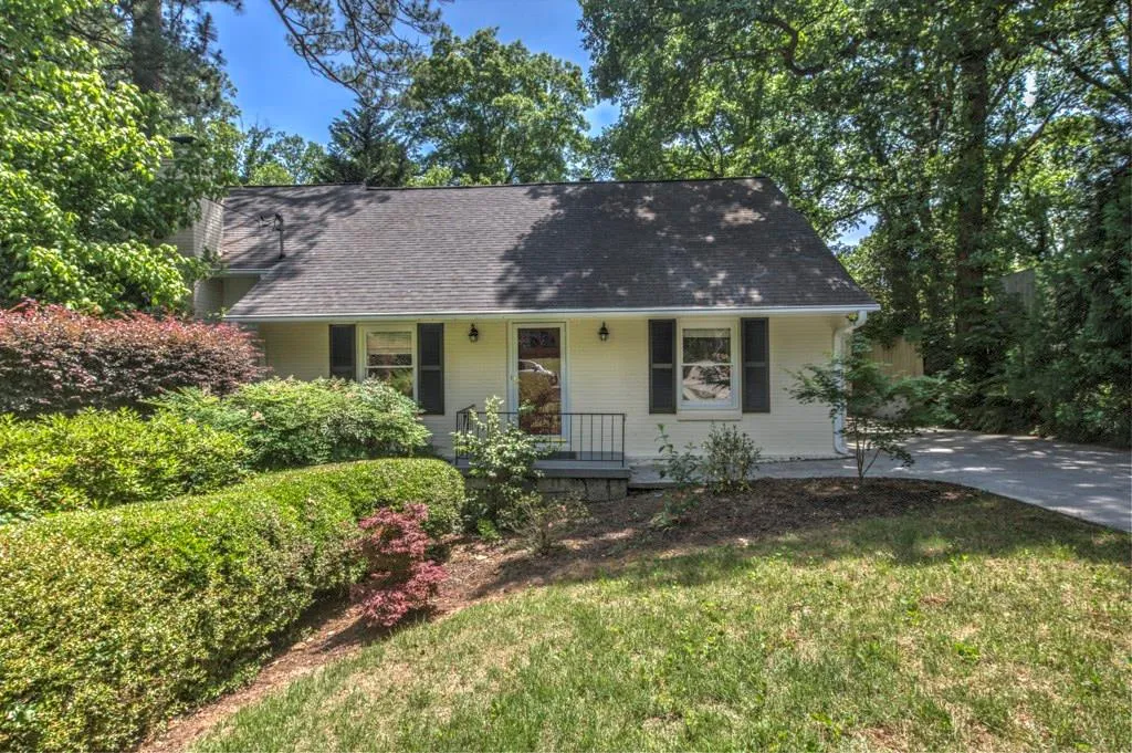 2796 Ridgemore Road Nw, Atlanta, Georgia 30318, 3 Bedrooms Bedrooms, ,2 BathroomsBathrooms,Residential,Sold,2796 Ridgemore Road Nw,5691743