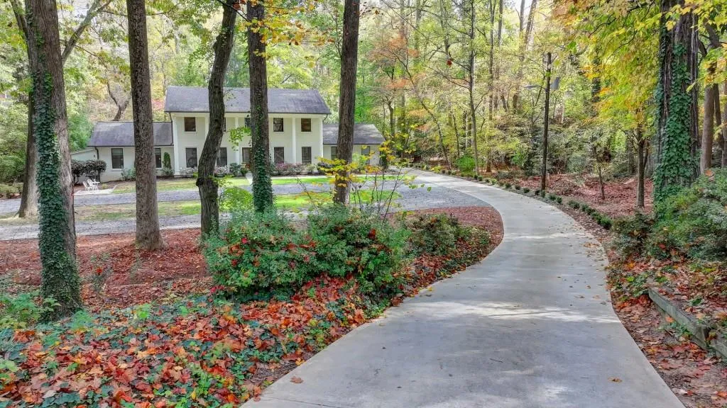 7185 Peachtree Dunwoody Road, Atlanta, Georgia 30328, 5 Bedrooms Bedrooms, ,3 BathroomsBathrooms,Residential,Sold,7185 Peachtree Dunwoody Road,7540192