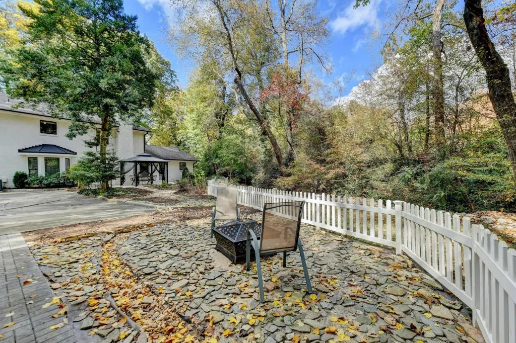 7185 Peachtree Dunwoody Road, Atlanta, Georgia 30328, 5 Bedrooms Bedrooms, ,3 BathroomsBathrooms,Residential,Sold,7185 Peachtree Dunwoody Road,7540192
