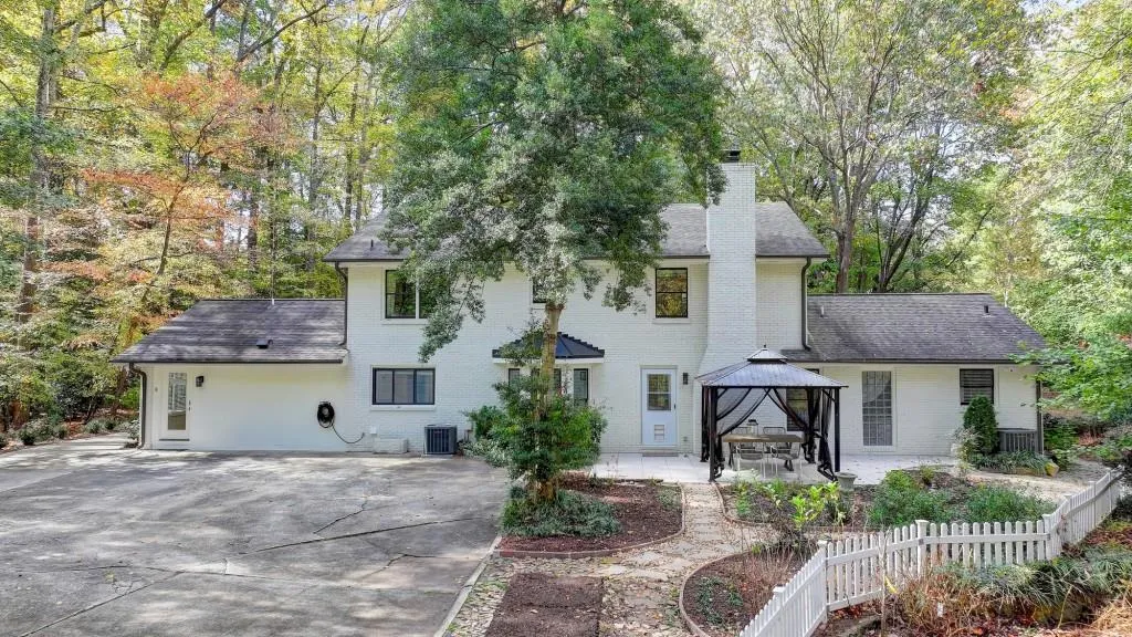 7185 Peachtree Dunwoody Road, Atlanta, Georgia 30328, 5 Bedrooms Bedrooms, ,3 BathroomsBathrooms,Residential,Sold,7185 Peachtree Dunwoody Road,7540192