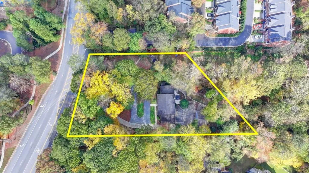 7185 Peachtree Dunwoody Road, Atlanta, Georgia 30328, 5 Bedrooms Bedrooms, ,3 BathroomsBathrooms,Residential,Sold,7185 Peachtree Dunwoody Road,7540192
