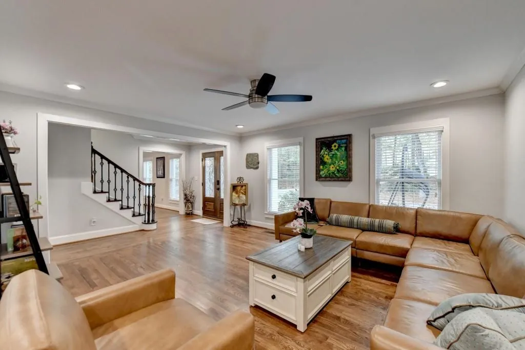 7185 Peachtree Dunwoody Road, Atlanta, Georgia 30328, 5 Bedrooms Bedrooms, ,3 BathroomsBathrooms,Residential,Sold,7185 Peachtree Dunwoody Road,7540192