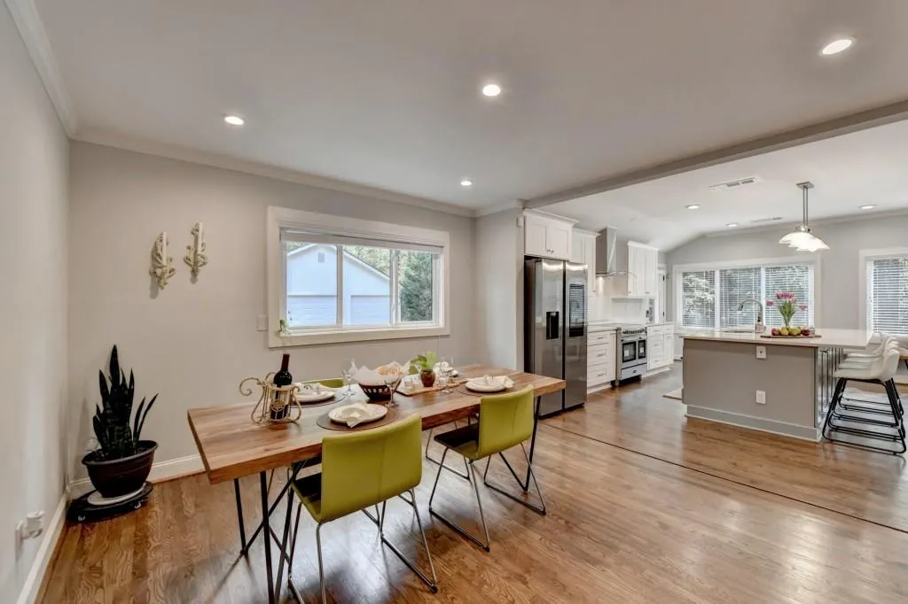 7185 Peachtree Dunwoody Road, Atlanta, Georgia 30328, 5 Bedrooms Bedrooms, ,3 BathroomsBathrooms,Residential,Sold,7185 Peachtree Dunwoody Road,7540192
