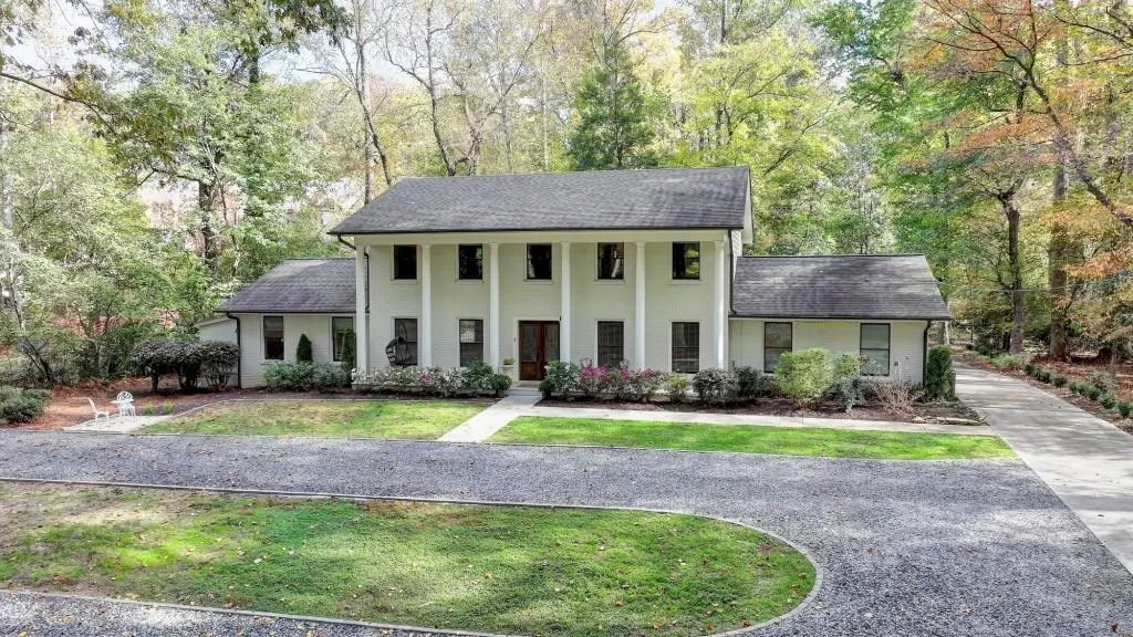 7185 Peachtree Dunwoody Road, Atlanta, Georgia 30328, 5 Bedrooms Bedrooms, ,3 BathroomsBathrooms,Residential,Sold,7185 Peachtree Dunwoody Road,7540192