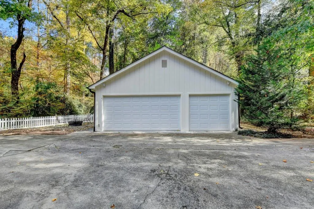 7185 Peachtree Dunwoody Road, Atlanta, Georgia 30328, 5 Bedrooms Bedrooms, ,3 BathroomsBathrooms,Residential,Sold,7185 Peachtree Dunwoody Road,7540192
