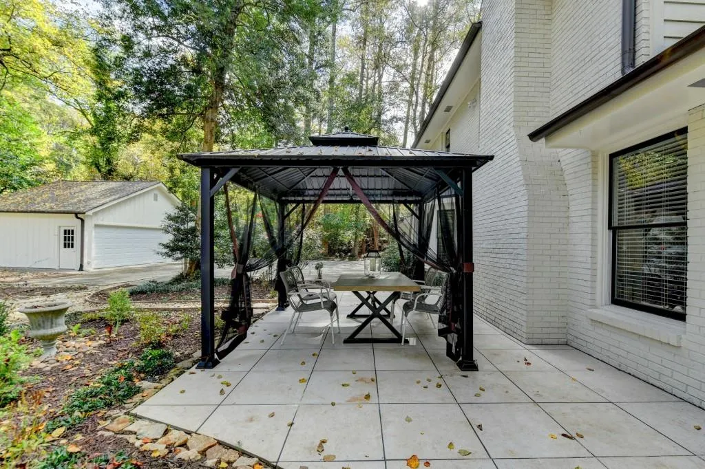 7185 Peachtree Dunwoody Road, Atlanta, Georgia 30328, 5 Bedrooms Bedrooms, ,3 BathroomsBathrooms,Residential,Sold,7185 Peachtree Dunwoody Road,7540192