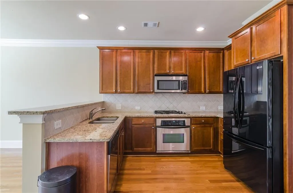 6452 Chariot Street, Sandy Springs, Georgia 30328, 2 Bedrooms Bedrooms, ,2 BathroomsBathrooms,Residential,Sold,6452 Chariot Street,5699528