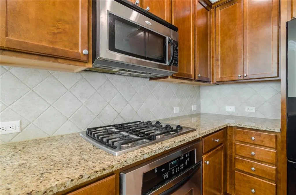 6452 Chariot Street, Sandy Springs, Georgia 30328, 2 Bedrooms Bedrooms, ,2 BathroomsBathrooms,Residential,Sold,6452 Chariot Street,5699528