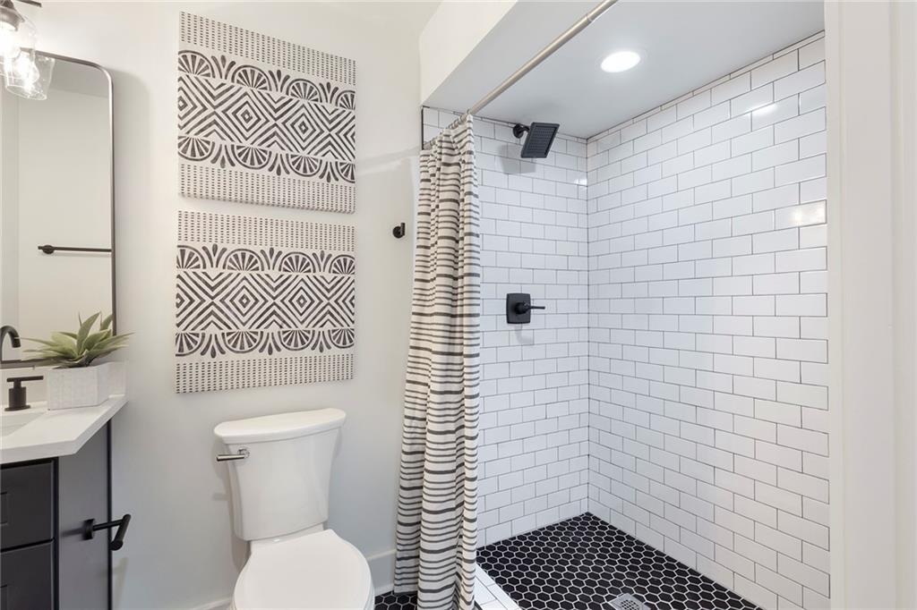 Another view of 2nd bathroom