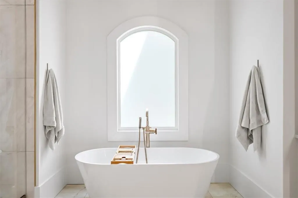 4970 Lake Forrest Drive, Atlanta, Georgia 30342, 6 Bedrooms Bedrooms, ,5 BathroomsBathrooms,Residential,For Sale,4970 Lake Forrest Drive,7754247