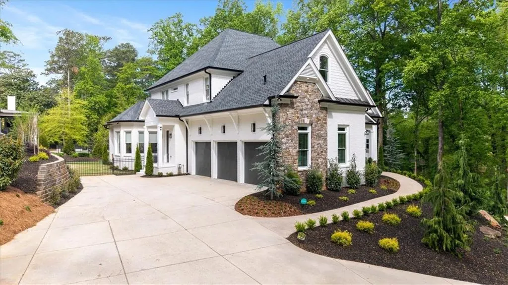 4970 Lake Forrest Drive, Atlanta, Georgia 30342, 6 Bedrooms Bedrooms, ,5 BathroomsBathrooms,Residential,For Sale,4970 Lake Forrest Drive,7754247