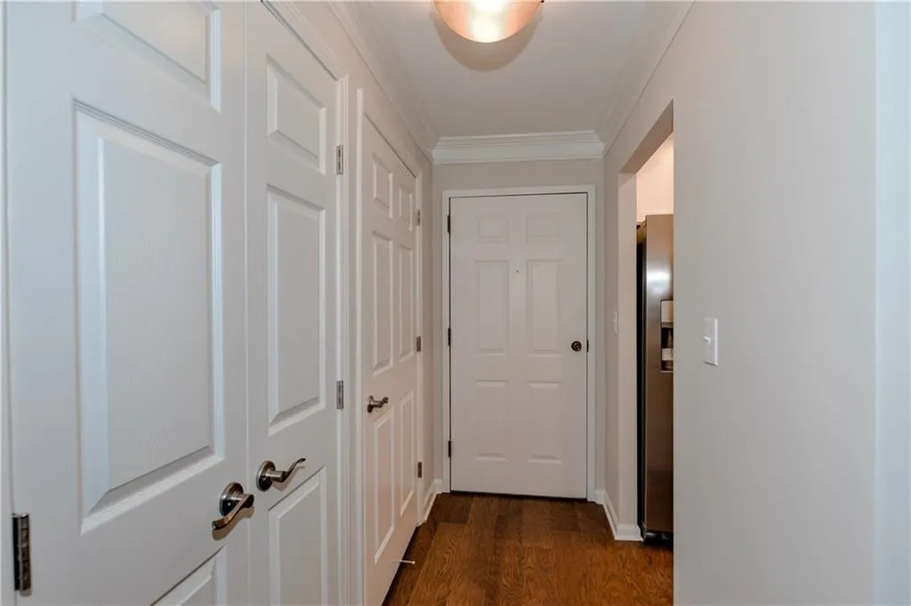 300 Johnson Ferry Road Unit B201, Sandy Springs, Georgia 30328, 1 Bedroom Bedrooms, ,1 BathroomBathrooms,Residential,Sold,300 Johnson Ferry Road Unit B201,6059811