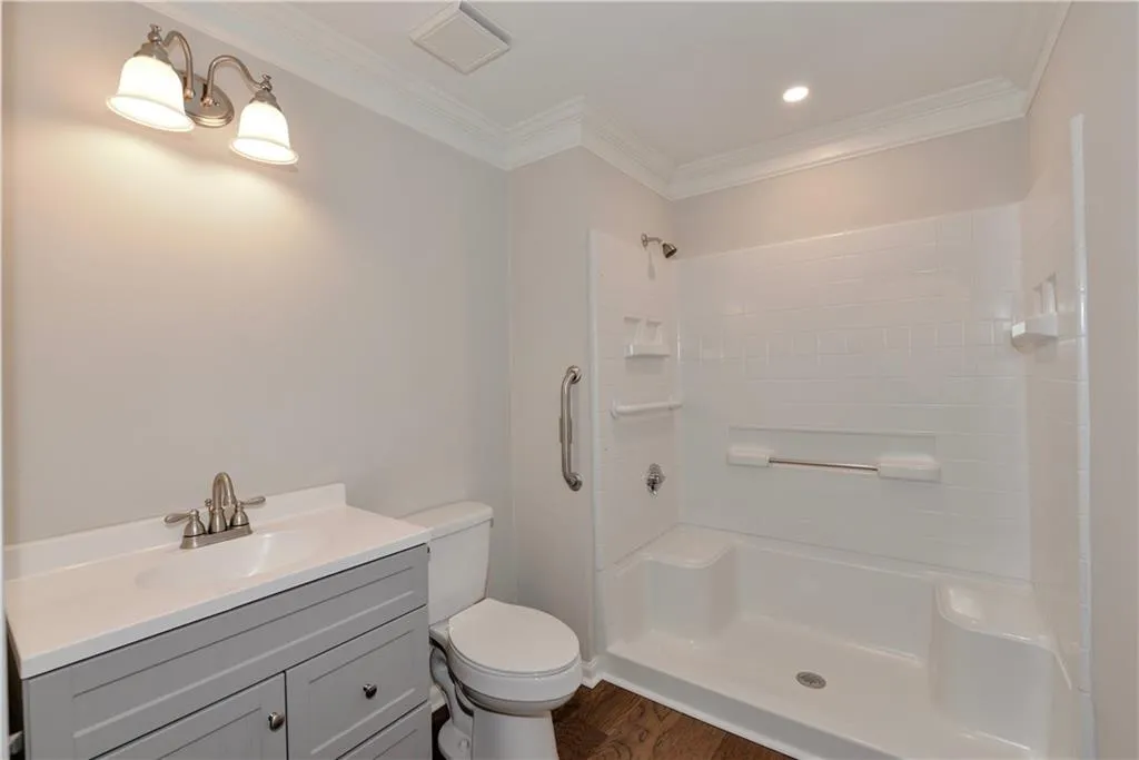 300 Johnson Ferry Road Unit B201, Sandy Springs, Georgia 30328, 1 Bedroom Bedrooms, ,1 BathroomBathrooms,Residential,Sold,300 Johnson Ferry Road Unit B201,6059811