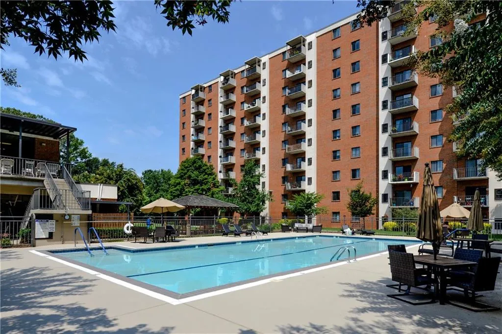 300 Johnson Ferry Road Unit B201, Sandy Springs, Georgia 30328, 1 Bedroom Bedrooms, ,1 BathroomBathrooms,Residential,Sold,300 Johnson Ferry Road Unit B201,6059811