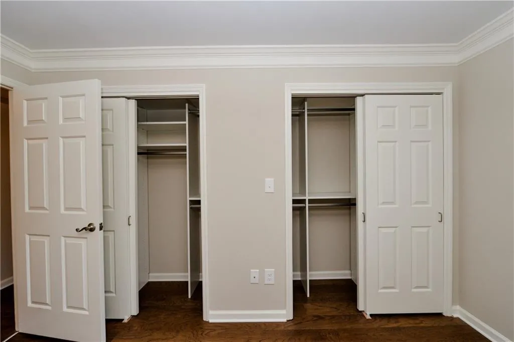 300 Johnson Ferry Road Unit B201, Sandy Springs, Georgia 30328, 1 Bedroom Bedrooms, ,1 BathroomBathrooms,Residential,Sold,300 Johnson Ferry Road Unit B201,6059811