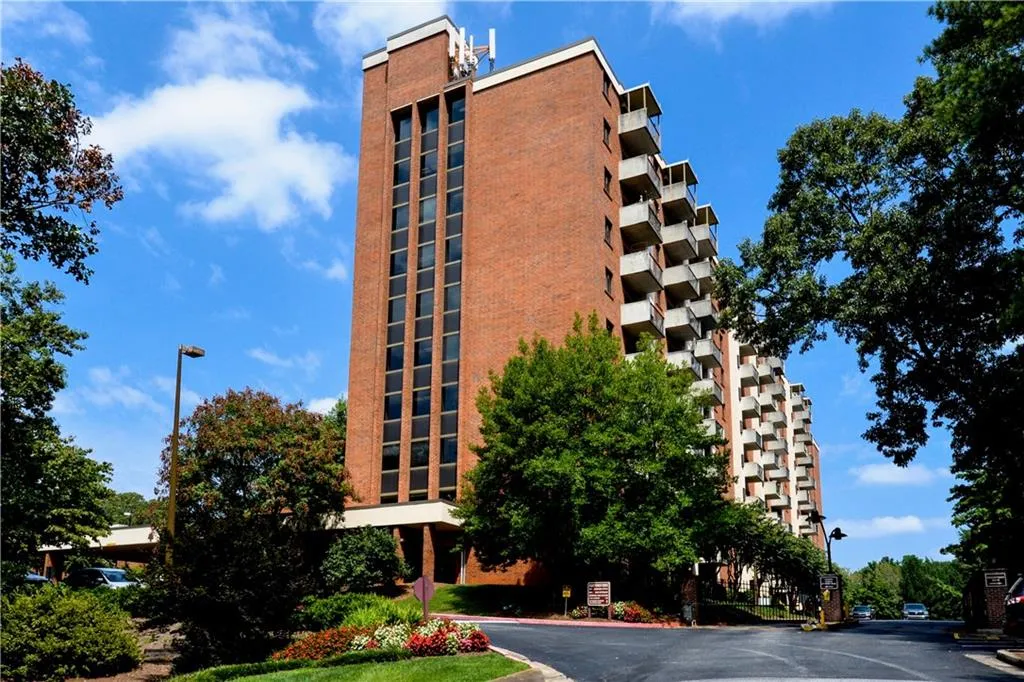 300 Johnson Ferry Road Unit B201, Sandy Springs, Georgia 30328, 1 Bedroom Bedrooms, ,1 BathroomBathrooms,Residential,Sold,300 Johnson Ferry Road Unit B201,6059811