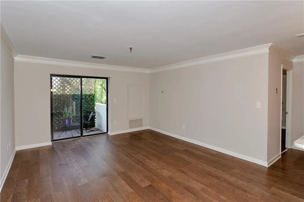 300 Johnson Ferry Road Unit B201, Sandy Springs, Georgia 30328, 1 Bedroom Bedrooms, ,1 BathroomBathrooms,Residential,Sold,300 Johnson Ferry Road Unit B201,6059811