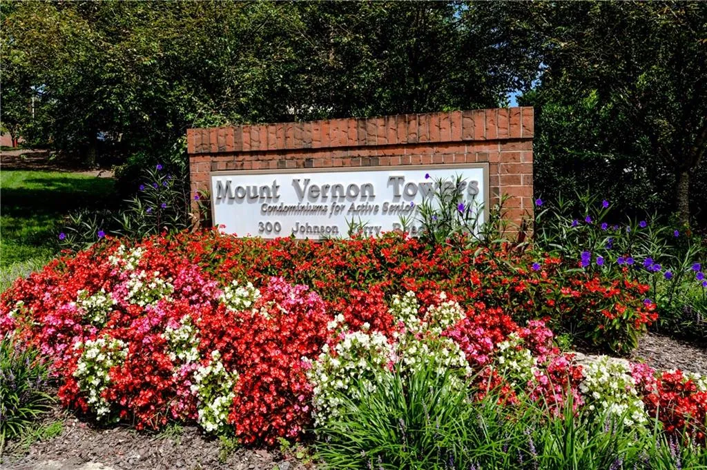 300 Johnson Ferry Road Unit B201, Sandy Springs, Georgia 30328, 1 Bedroom Bedrooms, ,1 BathroomBathrooms,Residential,Sold,300 Johnson Ferry Road Unit B201,6059811