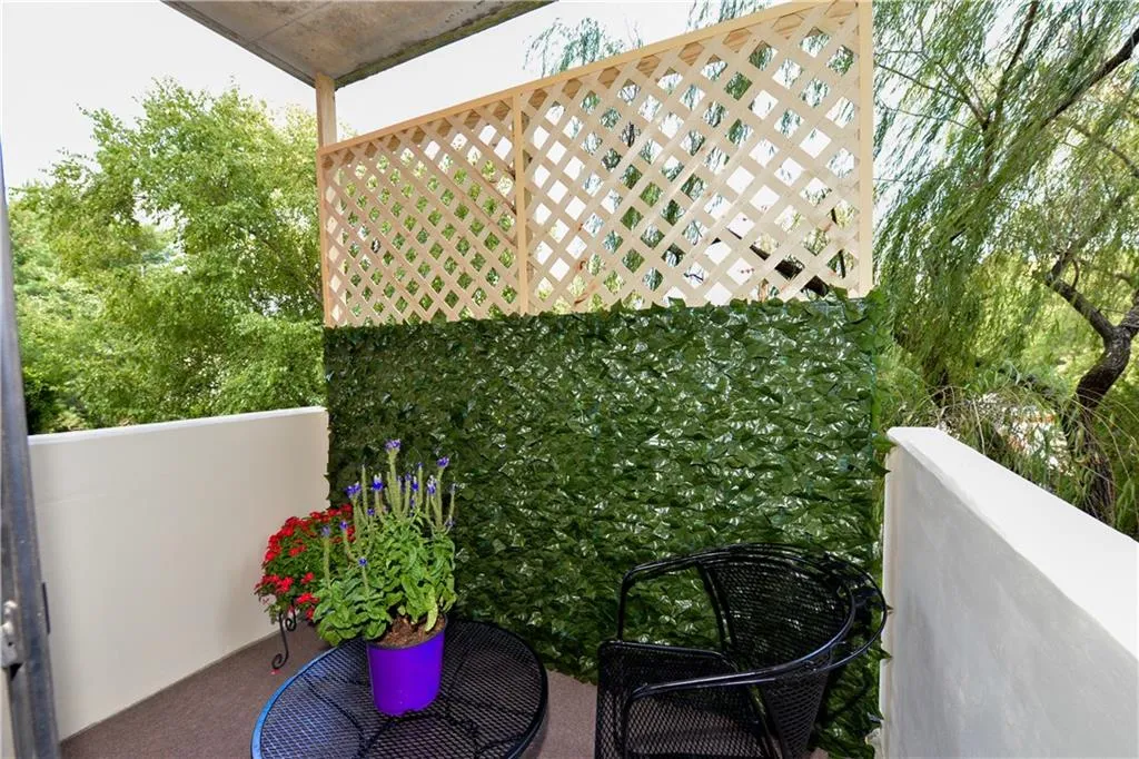 300 Johnson Ferry Road Unit B201, Sandy Springs, Georgia 30328, 1 Bedroom Bedrooms, ,1 BathroomBathrooms,Residential,Sold,300 Johnson Ferry Road Unit B201,6059811