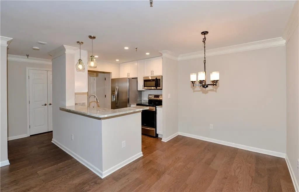 300 Johnson Ferry Road Unit B201, Sandy Springs, Georgia 30328, 1 Bedroom Bedrooms, ,1 BathroomBathrooms,Residential,Sold,300 Johnson Ferry Road Unit B201,6059811