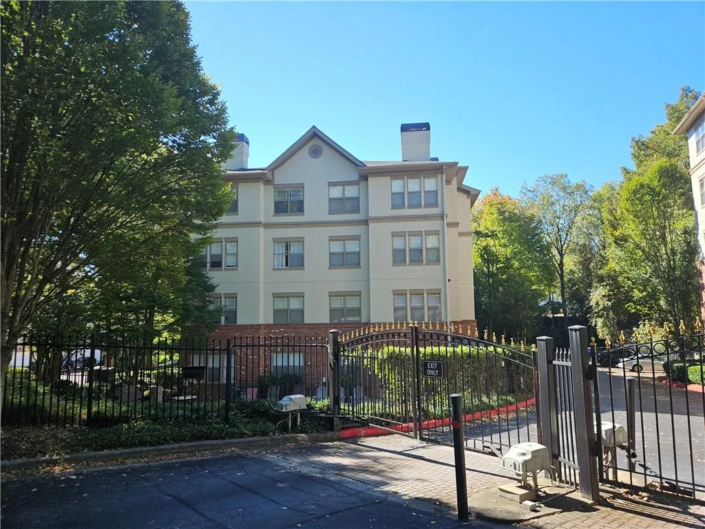 5559 Glenridge Drive Unit 2402, Atlanta, Georgia 30342, 2 Bedrooms Bedrooms, ,1 BathroomBathrooms,Residential,For Sale,5559 Glenridge Drive Unit 2402,7672877