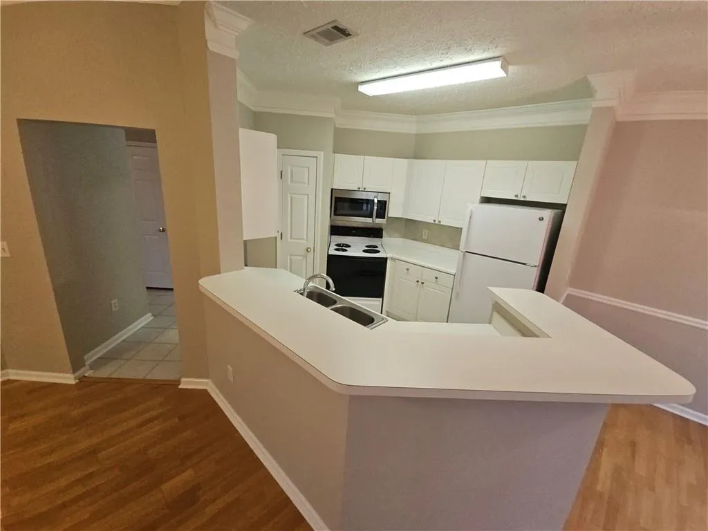 5559 Glenridge Drive Unit 2402, Atlanta, Georgia 30342, 2 Bedrooms Bedrooms, ,1 BathroomBathrooms,Residential,For Sale,5559 Glenridge Drive Unit 2402,7672877 5559 Glenridge Drive Unit 2402, Atlanta, Georgia 30342, 2 Bedrooms Bedrooms, ,1 BathroomBathrooms,Residential,For Sale,5559 Glenridge Drive Unit 2402,7672877