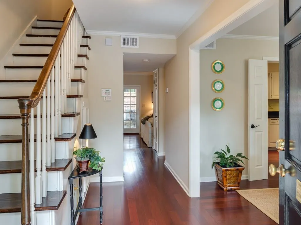 70 Old Ivy Road Ne Unit 8, Atlanta, Georgia 30342, 2 Bedrooms Bedrooms, ,2 BathroomsBathrooms,Residential,Sold,70 Old Ivy Road Ne Unit 8,6017657