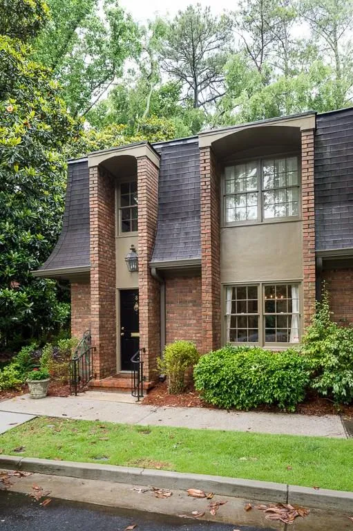 70 Old Ivy Road Ne Unit 8, Atlanta, Georgia 30342, 2 Bedrooms Bedrooms, ,2 BathroomsBathrooms,Residential,Sold,70 Old Ivy Road Ne Unit 8,6017657