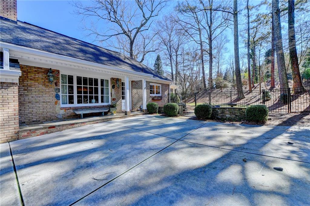 235 Skyridge Drive, Sandy Springs, Georgia 30350, 5 Bedrooms Bedrooms, ,4 BathroomsBathrooms,Residential,Sold,235 Skyridge Drive,7341008